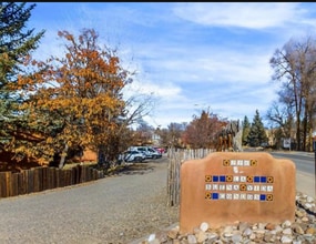 226 Kit Carson Rd in Taos, NM - Building Photo - Building Photo