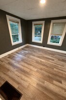 510 Main St, Unit 9 in Farmington, NH - Building Photo