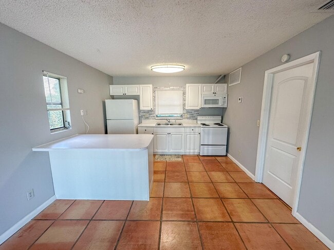 2735 Richard Rd in West Palm Beach, FL - Building Photo - Building Photo