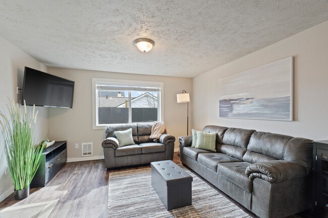 3012 N Hogan St, Unit #4