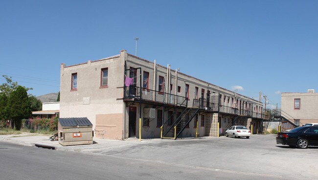 3119 Frutas Ave in El Paso, TX - Foto de edificio - Building Photo