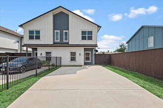 2002 Lynnfield St in Houston, TX - Building Photo - Building Photo