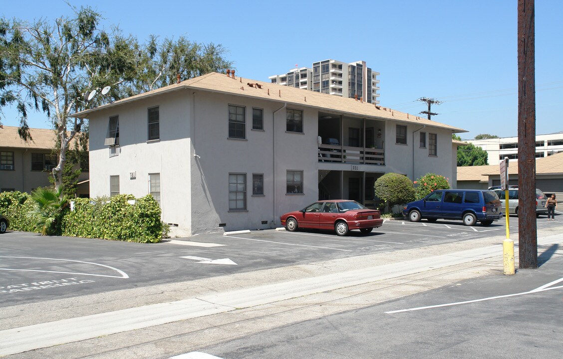 321 W Doran St in Glendale, CA - Building Photo