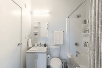 98M in Winnipeg, MB - Building Photo - Building Photo