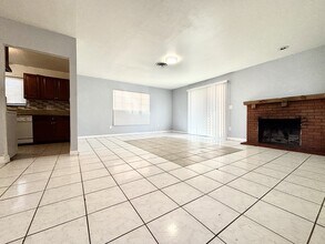 1100 Saylor Way in Las Vegas, NV - Building Photo - Building Photo