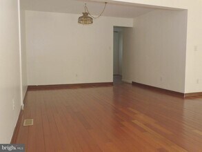 62 Farnwood Rd in Mount Laurel, NJ - Building Photo - Building Photo