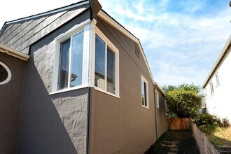 Beautiful 3 bed 2 bath newly renovated Kensington view home in Kensington, CA - Building Photo - Building Photo