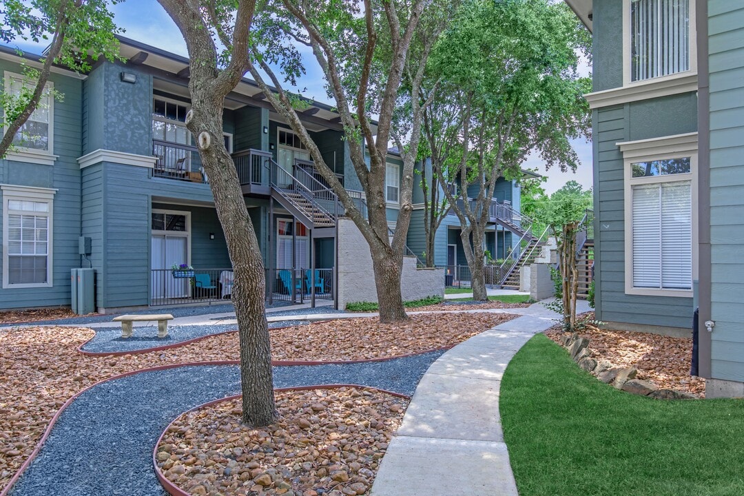 Mallard Creek in Kingwood, TX - Foto de edificio