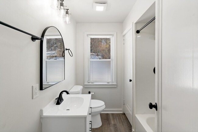 1301 Bellaire Pl in Pittsburgh, PA - Foto de edificio - Building Photo