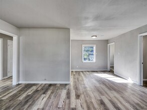 7622 S Hall St in Houston, TX - Foto de edificio - Building Photo