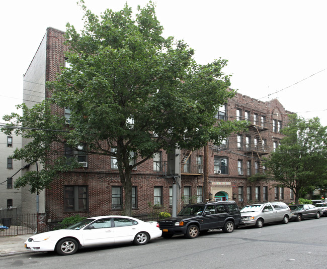 Kingston Court in Brooklyn, NY - Foto de edificio - Building Photo