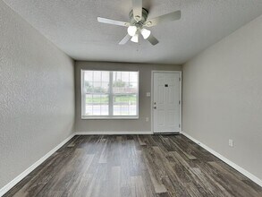 8638 94th Ave in Seminole, FL - Foto de edificio - Building Photo