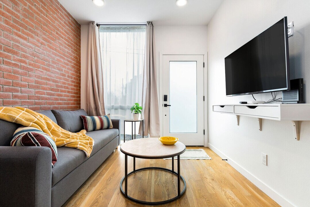 815 17th Ave in Seattle, WA - Building Photo