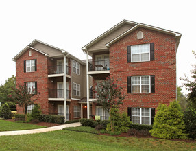 Campus Crossing South in Greensboro, NC - Foto de edificio - Building Photo