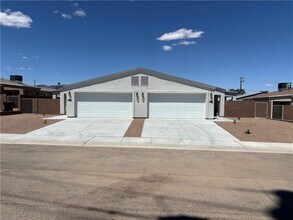 915 E Berk Ave in Kingman, AZ - Building Photo - Building Photo