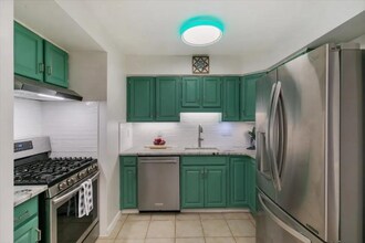 504 Springbrook Cir in Portsmouth, NH - Building Photo - Building Photo