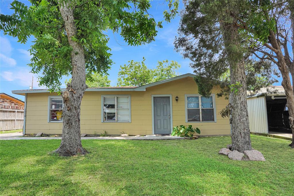 2010 16th St in Galena Park, TX - Foto de edificio