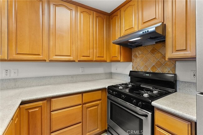 17888 Alburtis Ave, Unit A102-2 in Artesia, CA - Building Photo - Building Photo