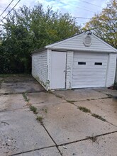 20269 Elkhart St in Harper Woods, MI - Building Photo - Building Photo