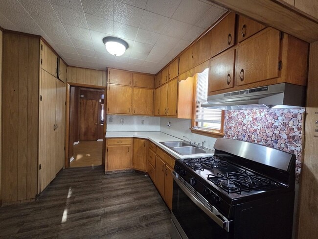 301 S Logan Ave in Trenton, NJ - Foto de edificio - Building Photo