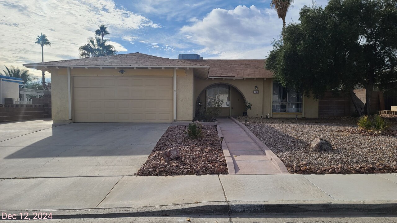 6425 Tanager Way in Las Vegas, NV - Building Photo