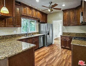 1552 Crater Ln in Los Angeles, CA - Building Photo - Building Photo