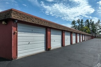 Four Seasons Apartments in Faribault, MN - Foto de edificio - Building Photo