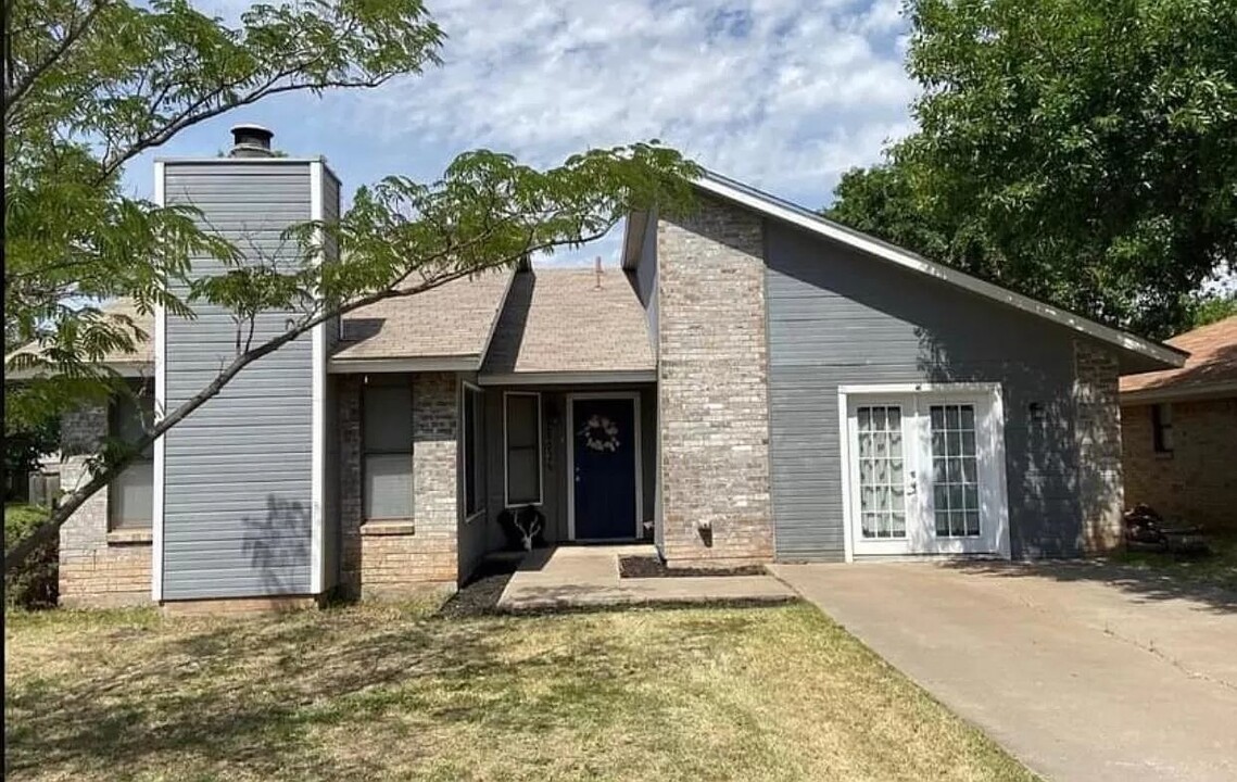8026 Bonnie Cir-Unit -8026 Bonnie Cir, Abilene, TX 79606 in Abilene, TX - Building Photo