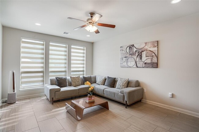 property at 13800 Lyndhurst St