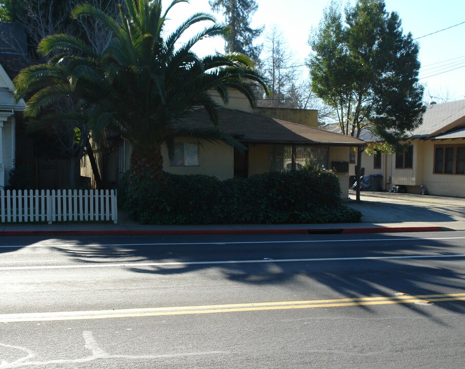 1229 Villa St in Mountain View, CA - Foto de edificio