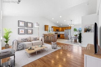 5204 Desert Dove Loop in West Richland, WA - Building Photo - Building Photo