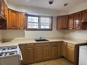 4557 White Plains Rd in Bronx, NY - Building Photo - Building Photo