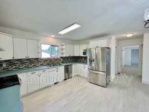 240 Wallace Rd in Kelowna, BC - Building Photo - Building Photo