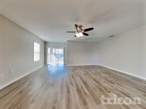 244 Hamlet Rd in Davenport, FL - Foto de edificio - Building Photo