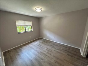 2690 Park Windsor Dr, Unit 601 in Ft. Myers, FL - Foto de edificio - Building Photo