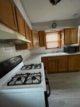 6606 W Devon Ave, Unit 2 in Chicago, IL - Foto de edificio - Building Photo