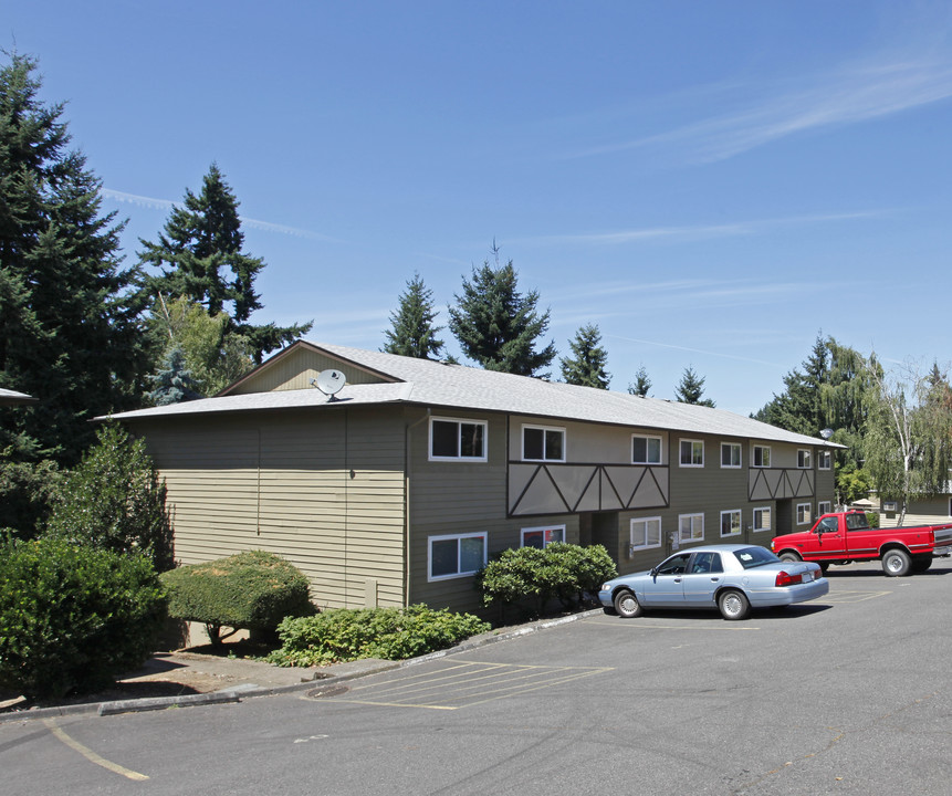 Gladstone Forest Apartments in Gladstone, OR - Building Photo