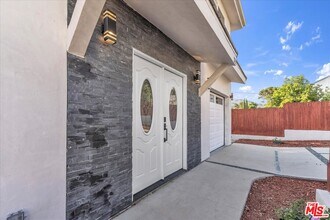 10347 Hillhaven Ave in Los Angeles, CA - Building Photo - Building Photo