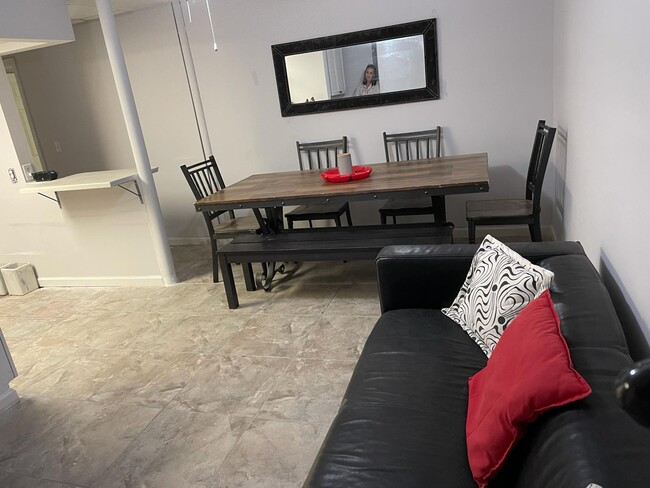 4456 Frontier Way Northeast, Unit APT A in Sugar Hill, GA - Foto de edificio - Building Photo