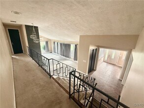 8810 Seneca Ave in Cicero, NY - Foto de edificio - Building Photo