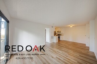 11817 Victory Blvd in Los Angeles, CA - Building Photo - Building Photo