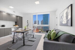 227 NE 2nd St in Miami, FL - Building Photo