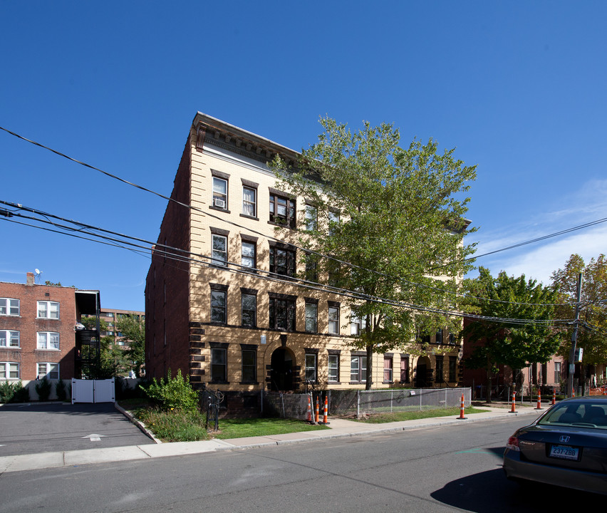 258 Lawrence St in Hartford, CT - Foto de edificio