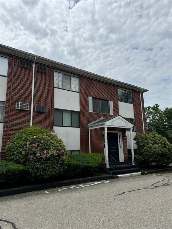 30 Colonial Dr, Unit 2