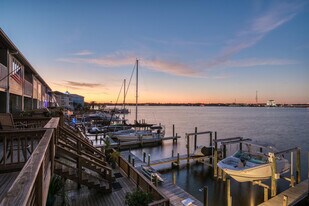 202 Snug Harbour Dr in Shalimar, FL - Building Photo