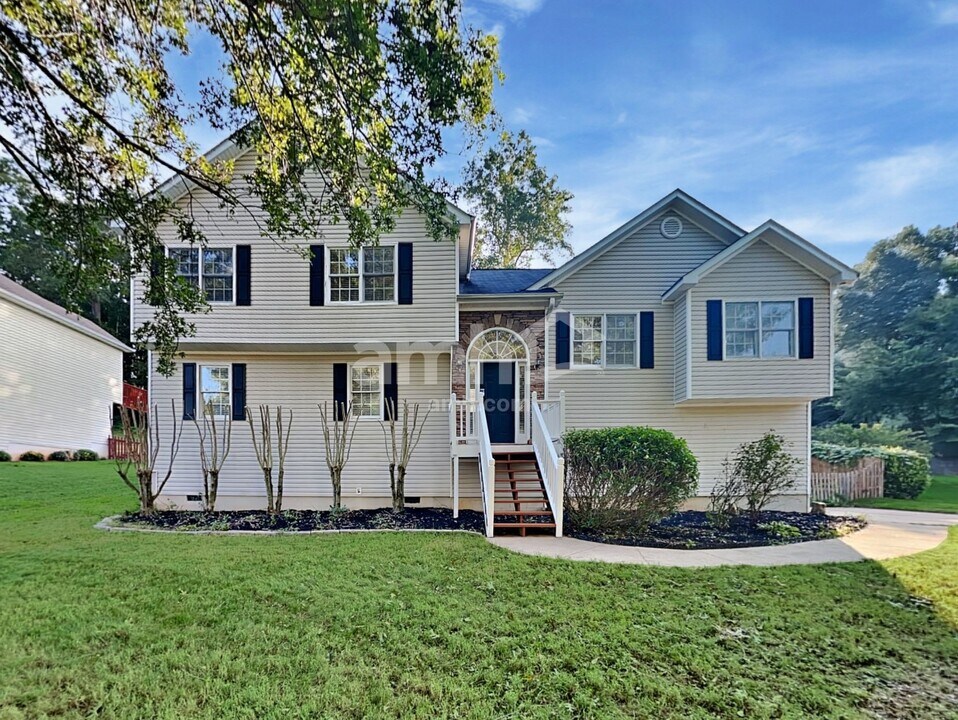 534 Matthew Dr in Canton, GA - Building Photo