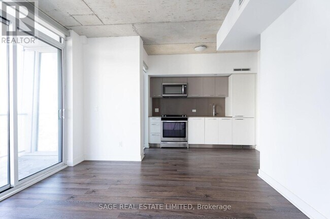 15 Baseball Pl in Toronto, ON - Building Photo - Building Photo