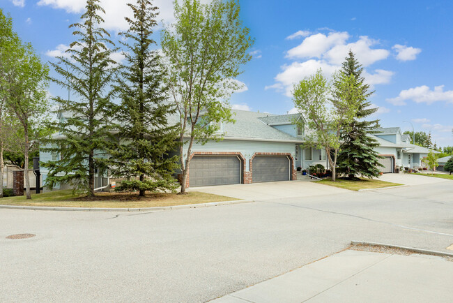 229 Valley Ridge Hts NW in Calgary, AB - Building Photo - Building Photo