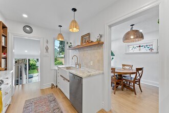 16 Springdale Blvd in Toronto, ON - Building Photo - Building Photo