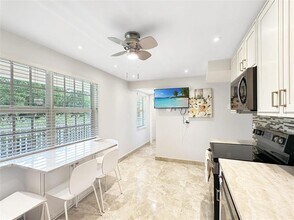 3505 Oaks Way in Pompano Beach, FL - Building Photo - Building Photo